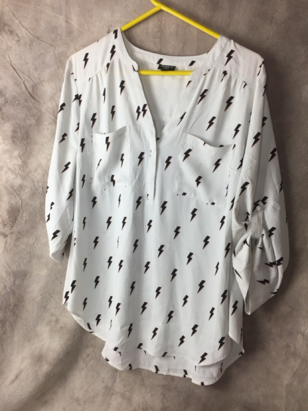 Torrid White Blouse with Black Lightning Bolt Print punk lightweight